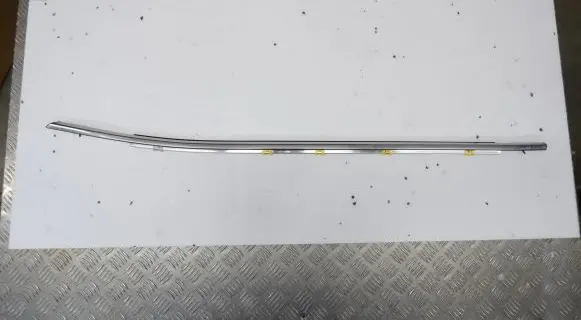 Toyota Highlander XU70 Front door trim (molding) 757200E100