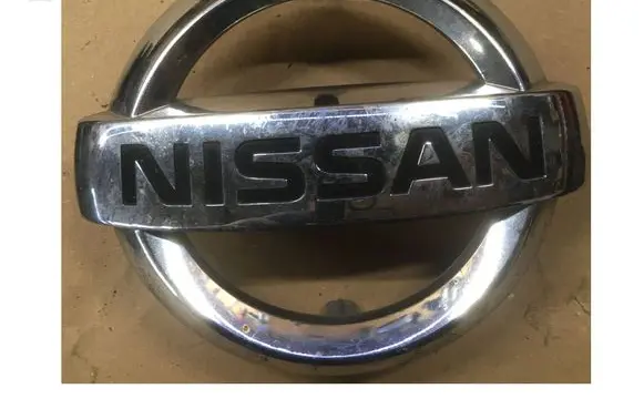 Manufacturer badge logo/emblem