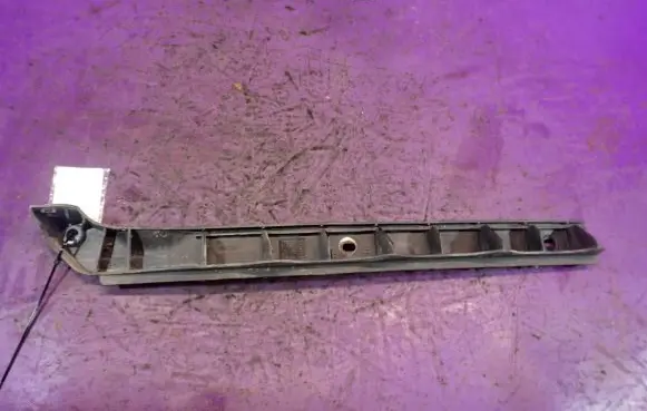Skoda Octavia Mk2 (1Z) Front bumper mounting bracket 1Z5807863