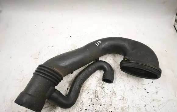 BMW 3 E46 Air intake duct part 13712248154