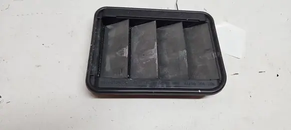 BMW 2 F22 F23 Quarter panel pressure vent 9201647