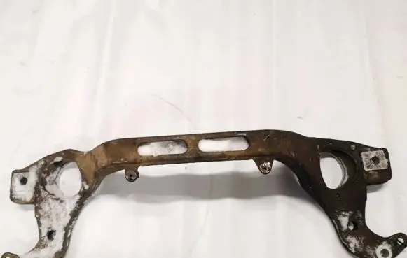 Volkswagen Touareg I Front subframe