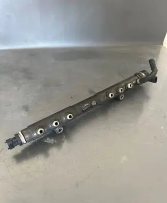 Volvo XC90 Fuel main line pipe 30757146