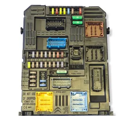 Peugeot 3008 I Fuse module 9830805680 1982042623 28625151