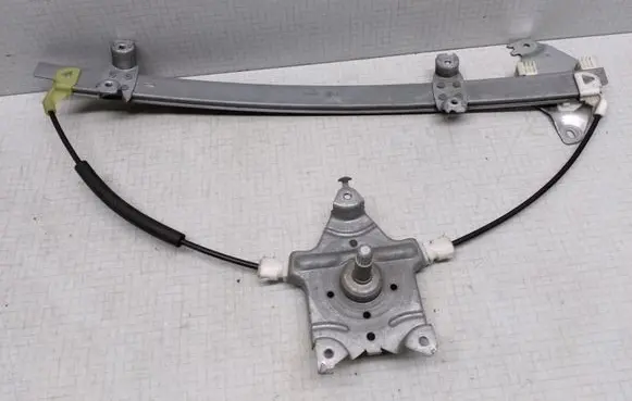Rear door manual window regulator