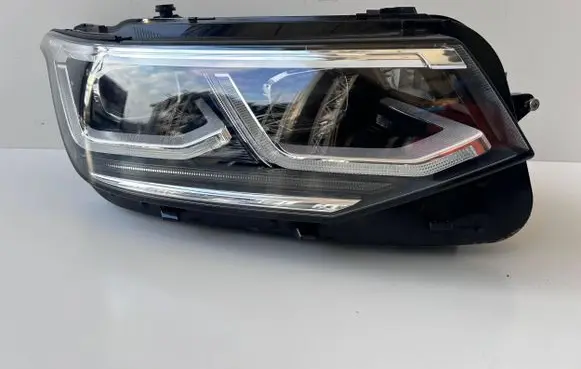 Volkswagen Tiguan Headlight/headlamp 5NB941082C