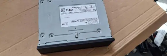 Audi Q3 F3 Radio/CD/DVD/GPS head unit 82A035018A