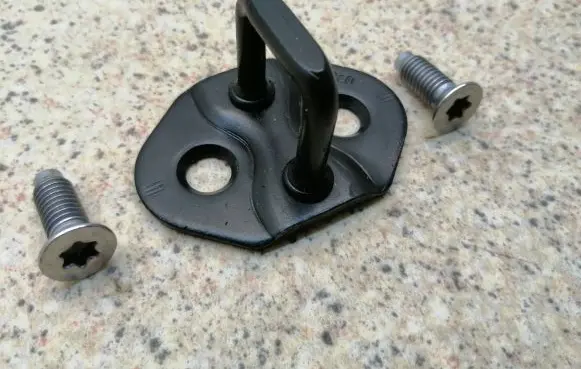 Dacia Spring Loading door lock loop/hook striker 