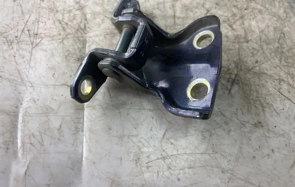 Mitsubishi Pajero Sport I Rear door lower hinge