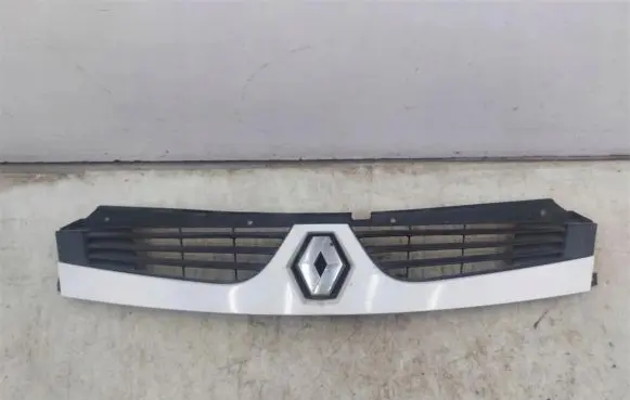 Renault Master III Front bumper upper radiator grill