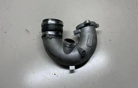 BMW 5 F10 F11 Intercooler hose/pipe 8515486 8515793
