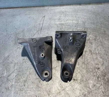 Mercedes-Benz E W124 Engine mounting bracket A6032236004 6032236204