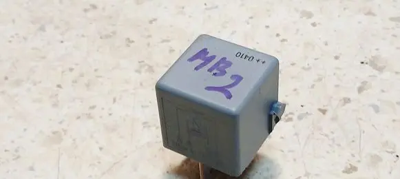 Mercedes-Benz A W169 Other relay A0025422619 V23134J52X361