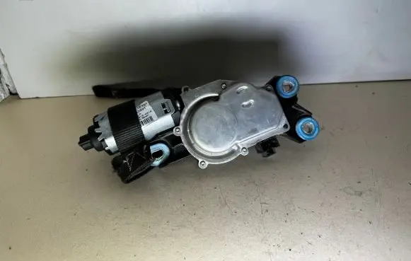 Volvo V70 Rear window wiper motor 30663891