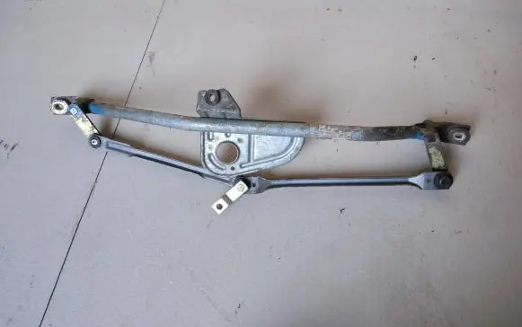 Audi A4 S4 B5 8D Front wiper linkage 