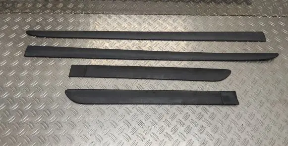 Toyota Avensis T270 Front door trim (molding) 10139517 10139519