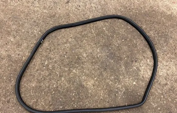 Dodge Durango III Front door rubber seal 