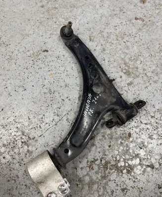 Opel Insignia B Front lower control arm/wishbone 84198832