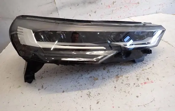 Renault Captur II Headlight/headlamp 260100091