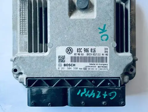 Volkswagen Golf VI Engine control unit/module 03C906016 0261S04390