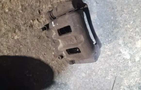 Mitsubishi Grandis Front brake caliper