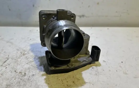 KIA Sorento Throttle valve 351002F900 18F071023