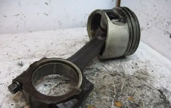 Renault Safrane Piston with connecting rod 20I