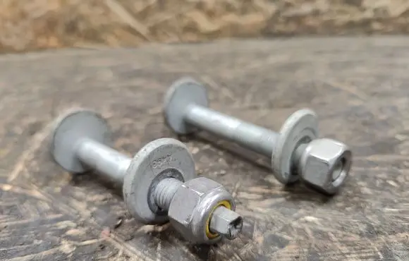 Fiat 500X Rear suspension camber bolt