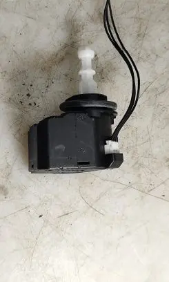 Volkswagen Polo V 6R Headlight level adjustment motor 008830
