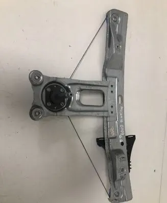 Rear door manual window regulator