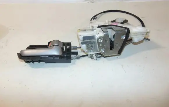 Suzuki Swift I Front door lock 8220162K30 8311062J10BWL 8311062J10