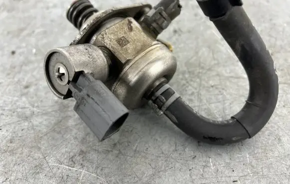 Audi A4 S4 B8 8K Fuel injection high pressure pump 06K127025A