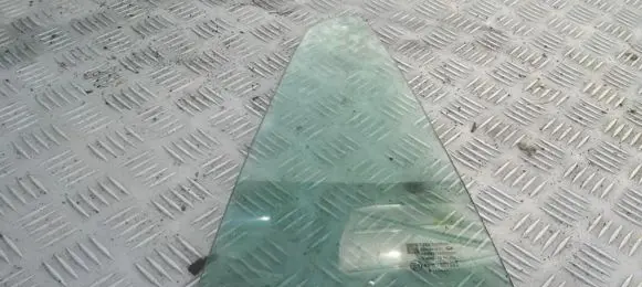 Rear vent window glass