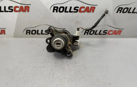 BMW 3 E46 Tailgate exterior lock 82410889