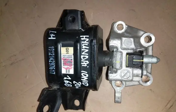 Hyundai Ioniq Engine mount bracket
