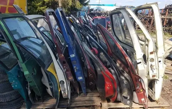 Mazda MX-3 Front door raudonos