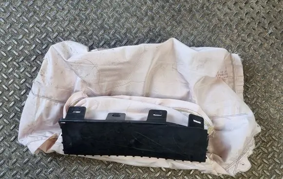 Knee airbag