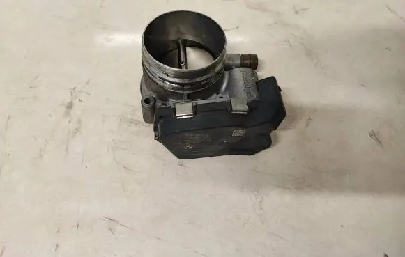 BMW 5 F10 F11 Throttle valve 7597871