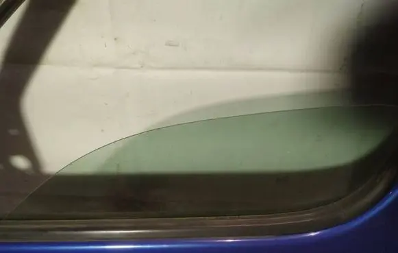Citroen Berlingo Front door window glass four-door as2