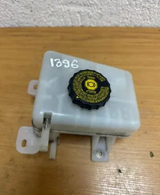 Lexus RX 450H Brake fluid reservoir 241040