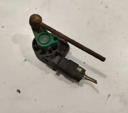Headlight/headlamp level sensor