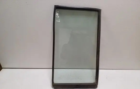 Mitsubishi Pajero Rear vent window glass 