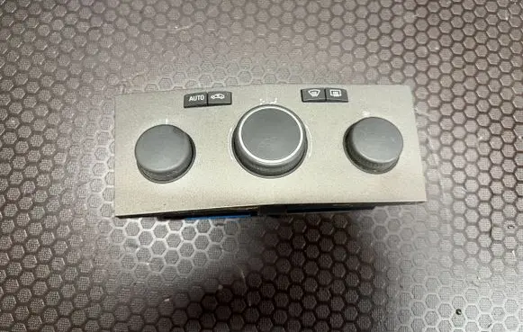 Opel Zafira B Climate control unit 0AM7504C68 13168100 901512570000
