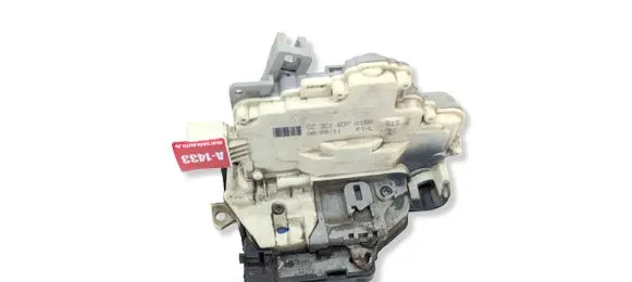 Volkswagen PASSAT B7 Front door lock 3C1837015A