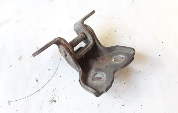 Infiniti QX56 Front door lower hinge NOCODE
