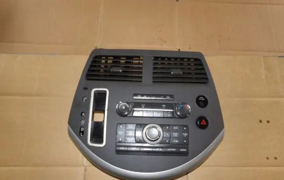 Nissan Quest Head unit multimedia control 