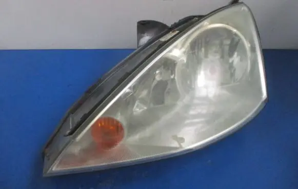 Ford Focus Headlight/headlamp 2M51-13W030-BD