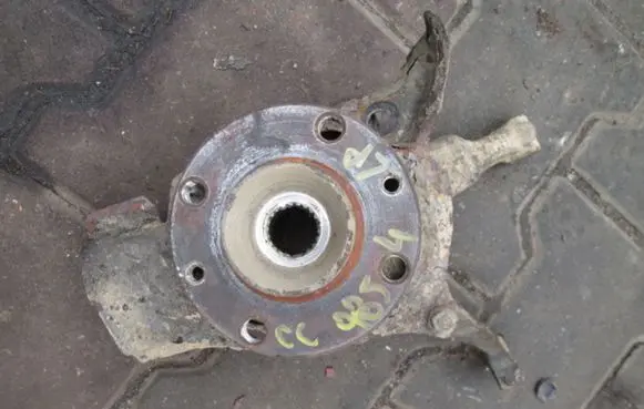 Fiat 500 Cinquecento Front wheel hub spindle knuckle