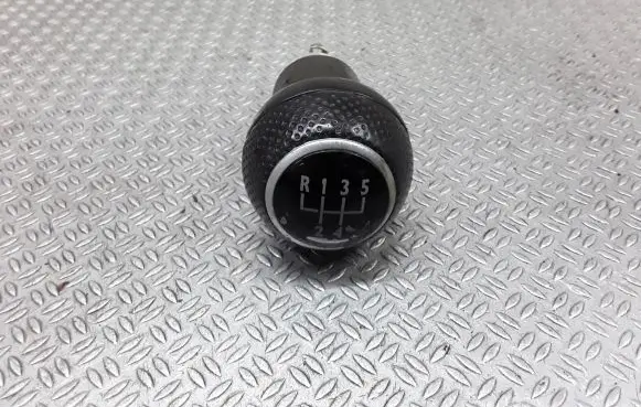 Volkswagen New Beetle Gear lever shifter trim leather/knob
