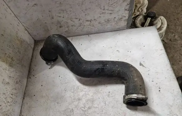 Intercooler hose/pipe